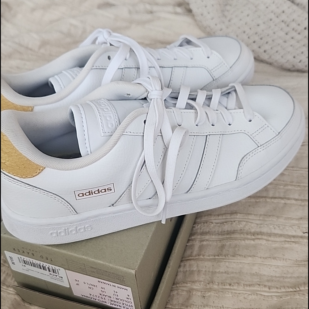 Adidas cloud format comfort sneakers